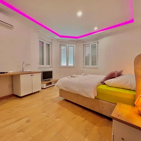 Apartment And Monaco *